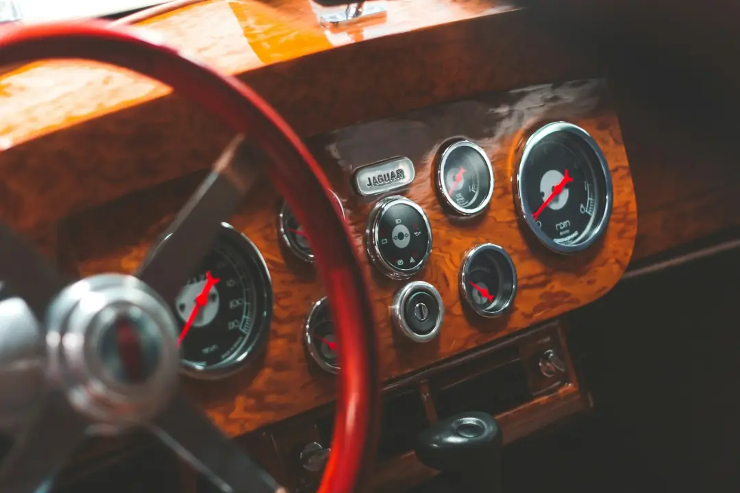 Wooden dashboard of a Jaguar XK120